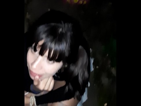 ❤️ 거리에서 사탕과 교환으로 부어오른 페니스 ❌ 포르노 우리 ❌️❤